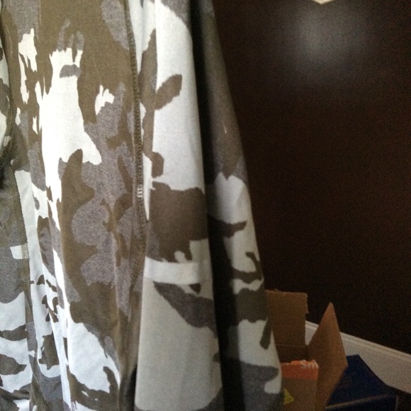 Nike RUNNING Camo Long Sleeve Top - Picture 12 of 14